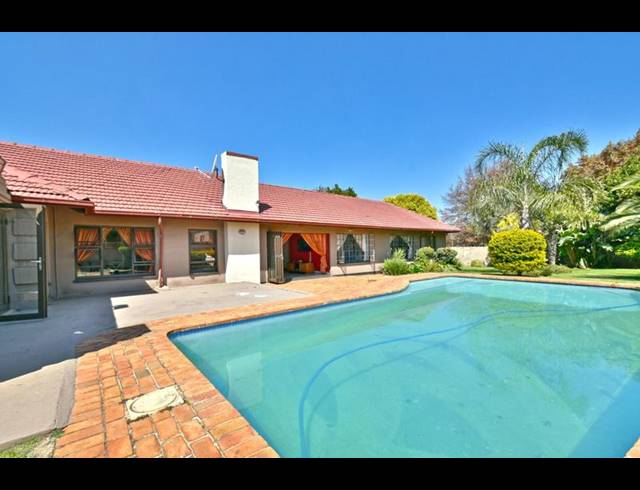 3 BEDROOM HOUSE FOR SALE IN ALBEMARLE